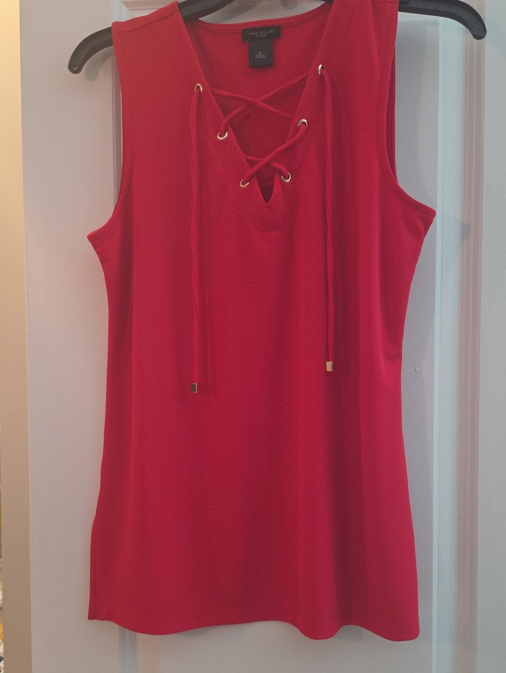 ANN TAYLOR Collection Red Lace-Up TOP LIKE NEW